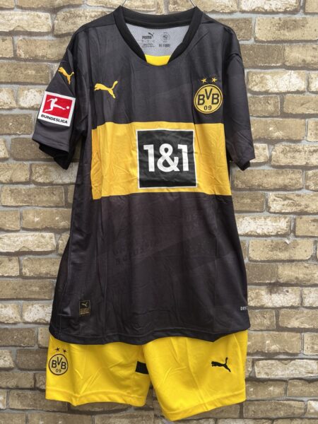 Uniforme Borussia Dortmund negro y amarillo
