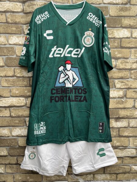 Uniforme León Verde